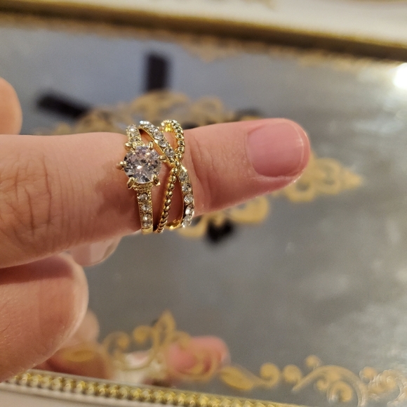 👸🏼Gold tone crystal ring set - Picture 3 of 6